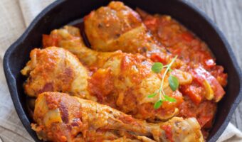 Chicken with mustard and red peppers
